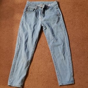 Light wash mom jeans